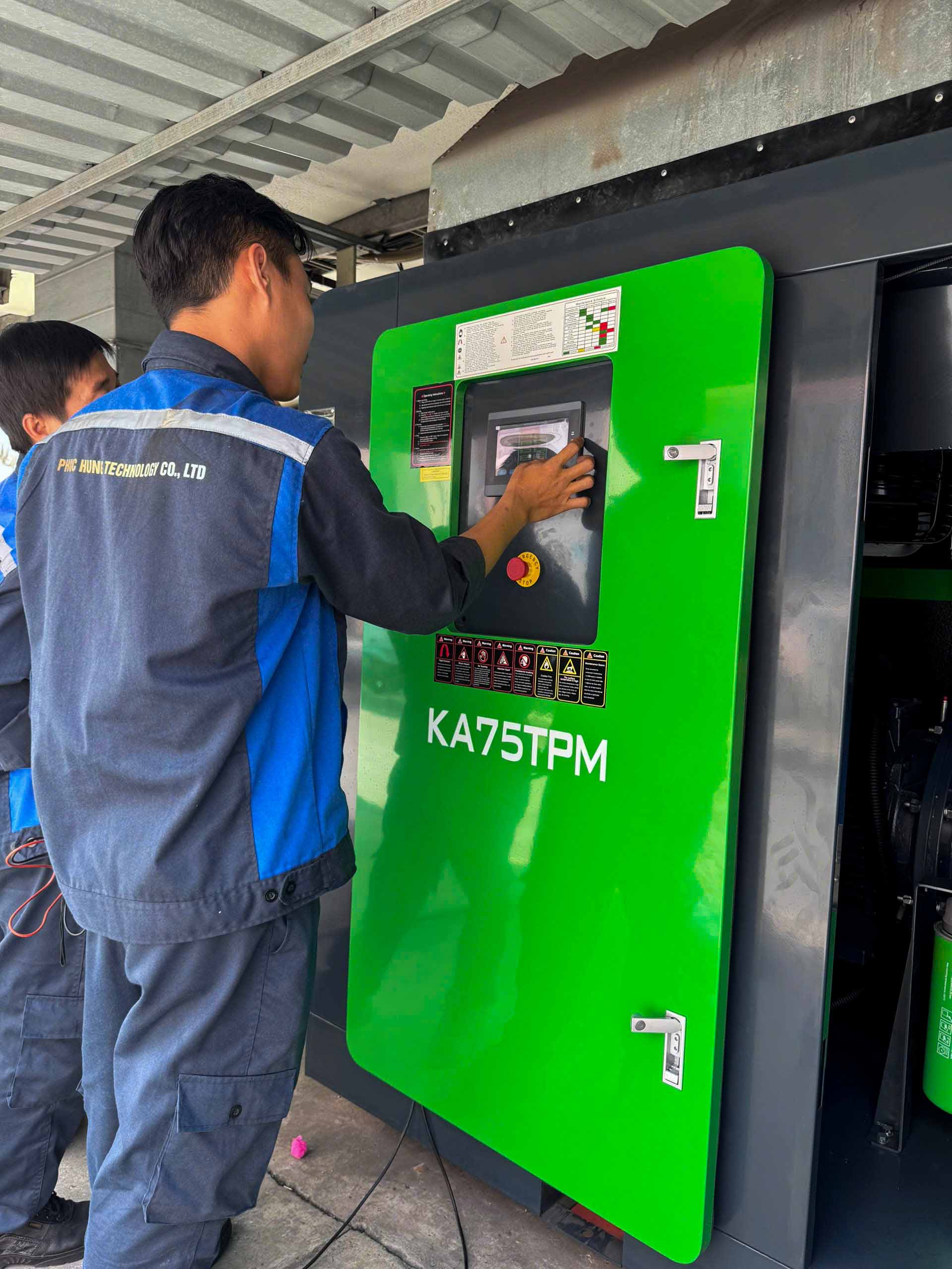 Cung Cấp Và Lắp Đặt Vận Hành Hệ Thống Máy Nén Khí KOMPAIR KA55TPM Tại Nhà Máy Nhựa Kỹ Thuật
